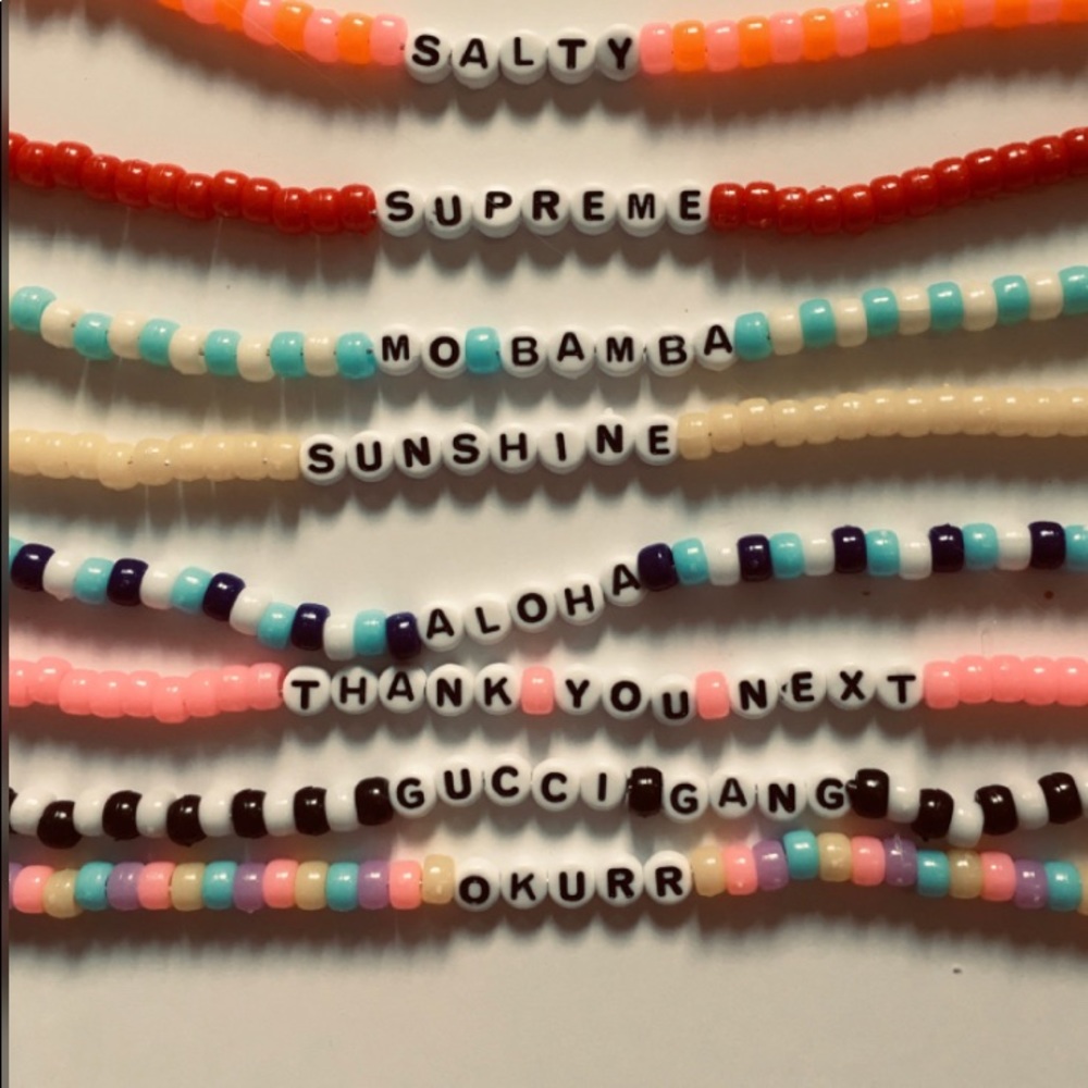 String and bead bracelets - Picture 6 of 6